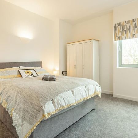 Central Bedford: two bedrooms, breakfast basket Eksteriør billede