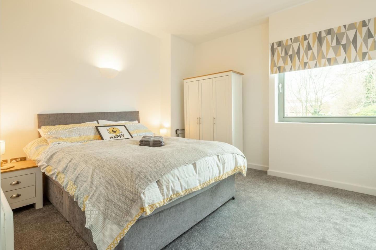 Central Bedford: two bedrooms, breakfast basket Eksteriør billede