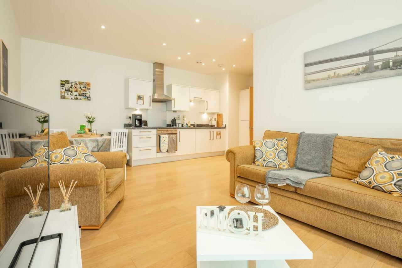 Central Bedford: two bedrooms, breakfast basket Eksteriør billede