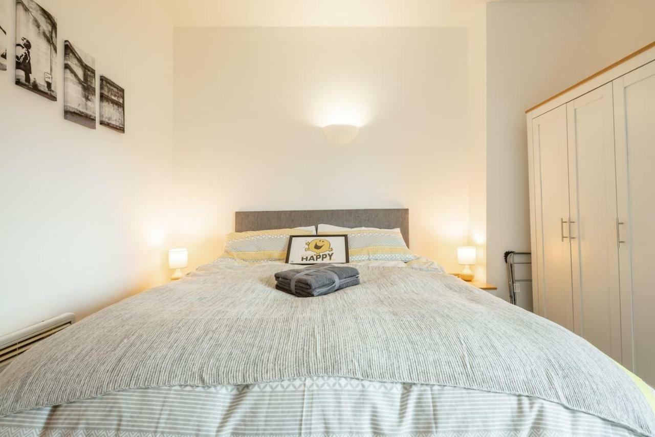 Central Bedford: two bedrooms, breakfast basket Eksteriør billede