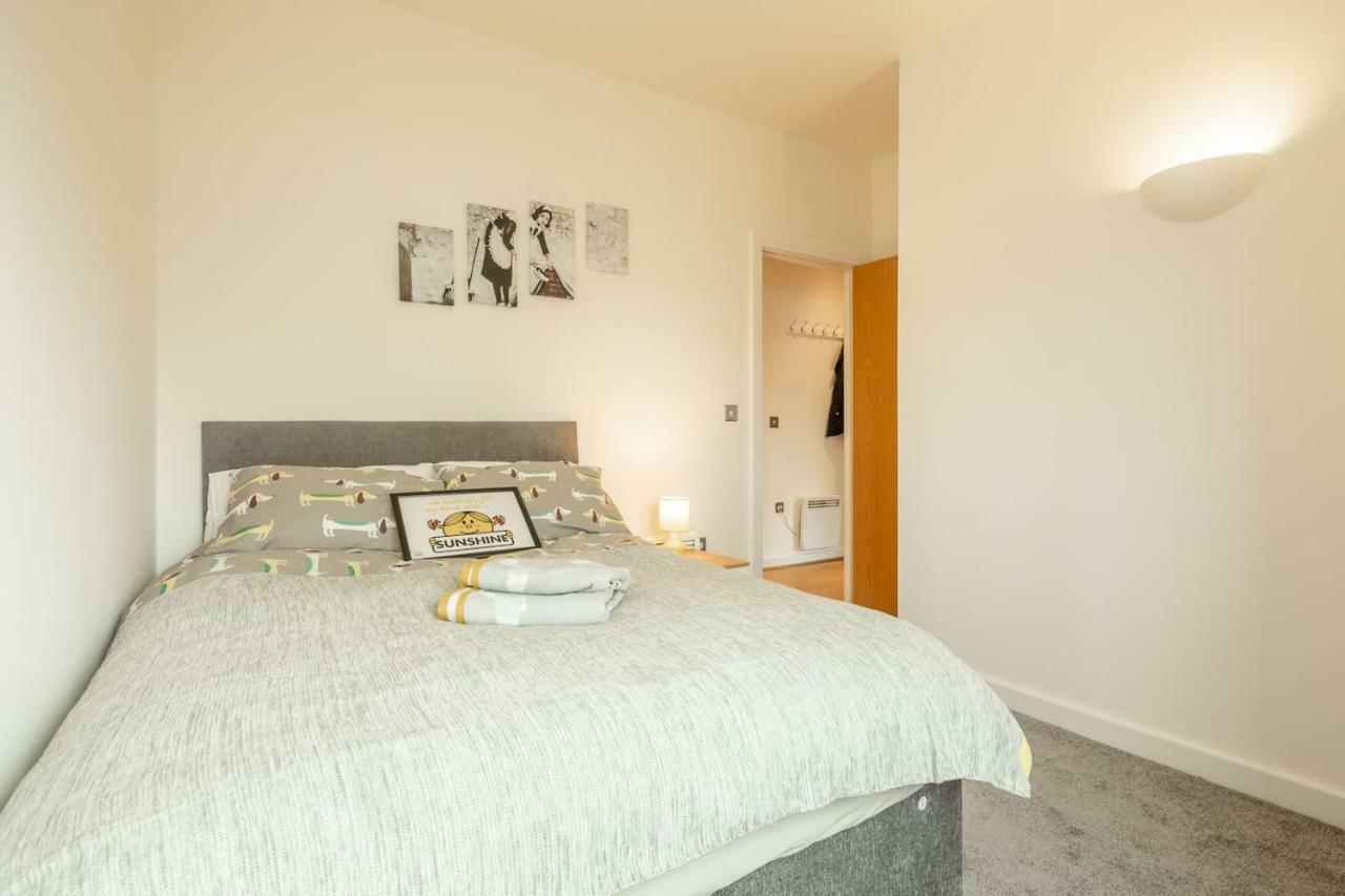 Central Bedford: two bedrooms, breakfast basket Eksteriør billede