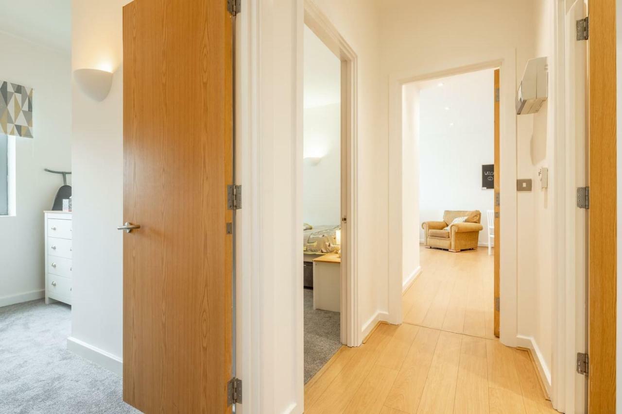 Central Bedford: two bedrooms, breakfast basket Eksteriør billede