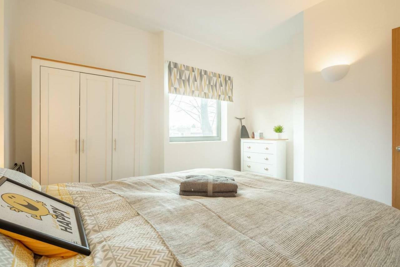 Central Bedford: two bedrooms, breakfast basket Eksteriør billede