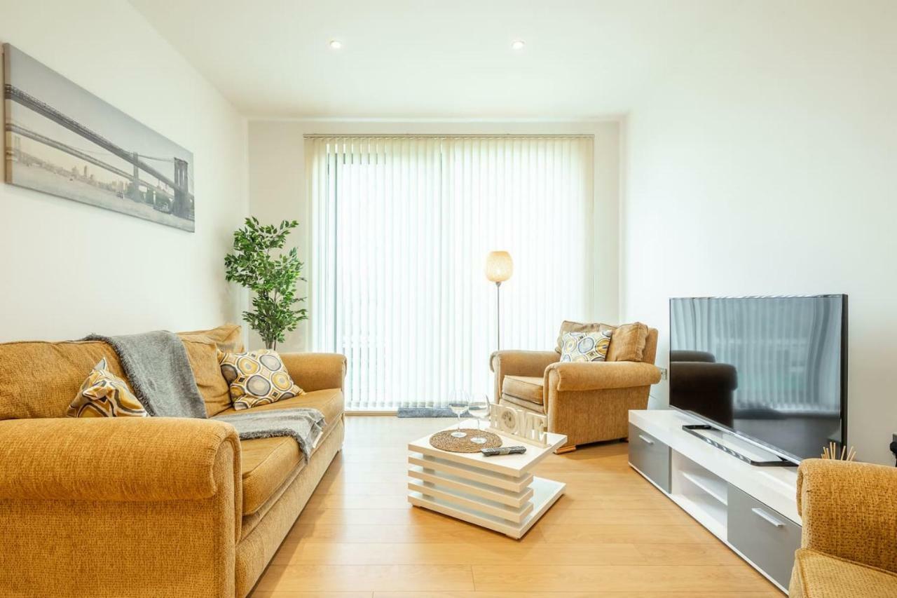 Central Bedford: two bedrooms, breakfast basket Eksteriør billede